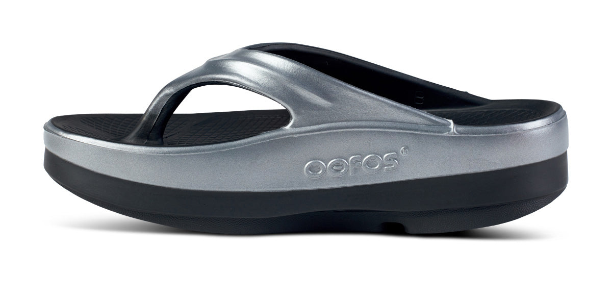 OOFOS OOmega Luxe Women&#39;s Thong - Basalt