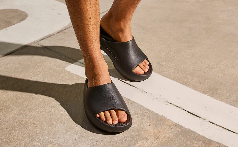 OOFOS Women's OOahh PLUS - Black