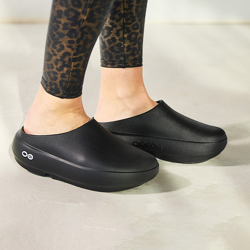 OOFOS Women's Cloog PLUS - Black