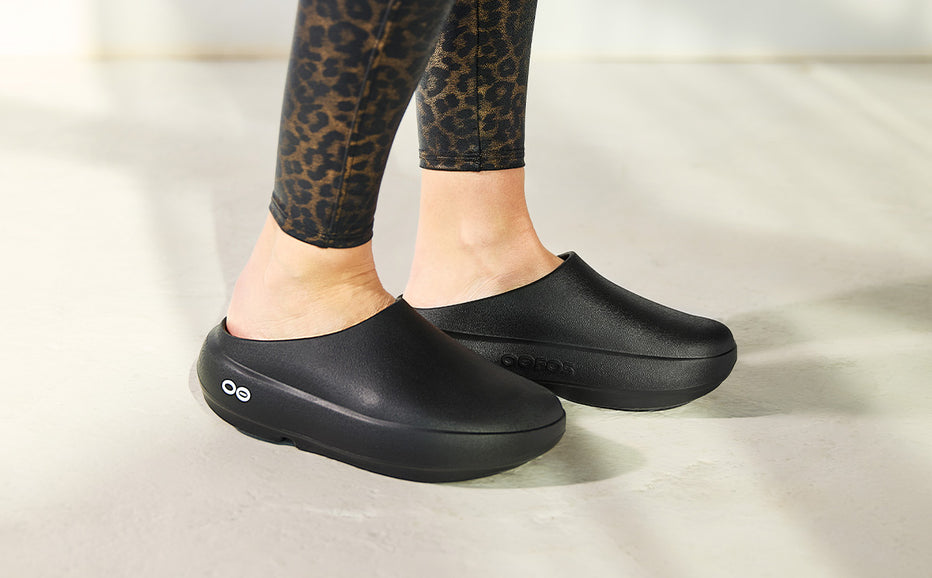OOFOS Men's OOcloog PLUS - Black