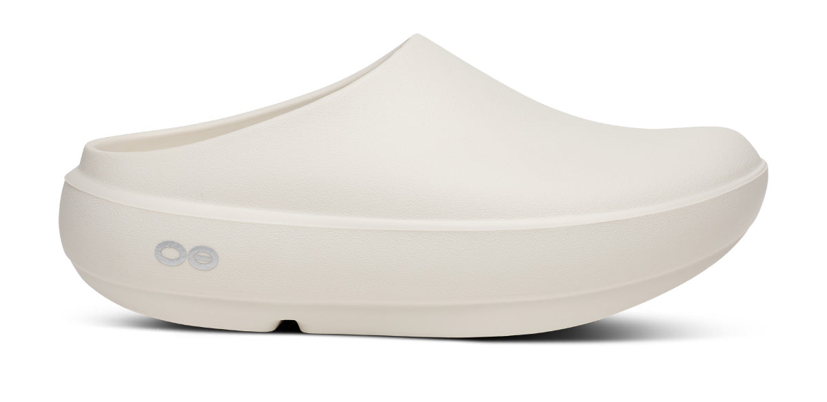 OOFOS Women's OOcloog PLUS - Chalk