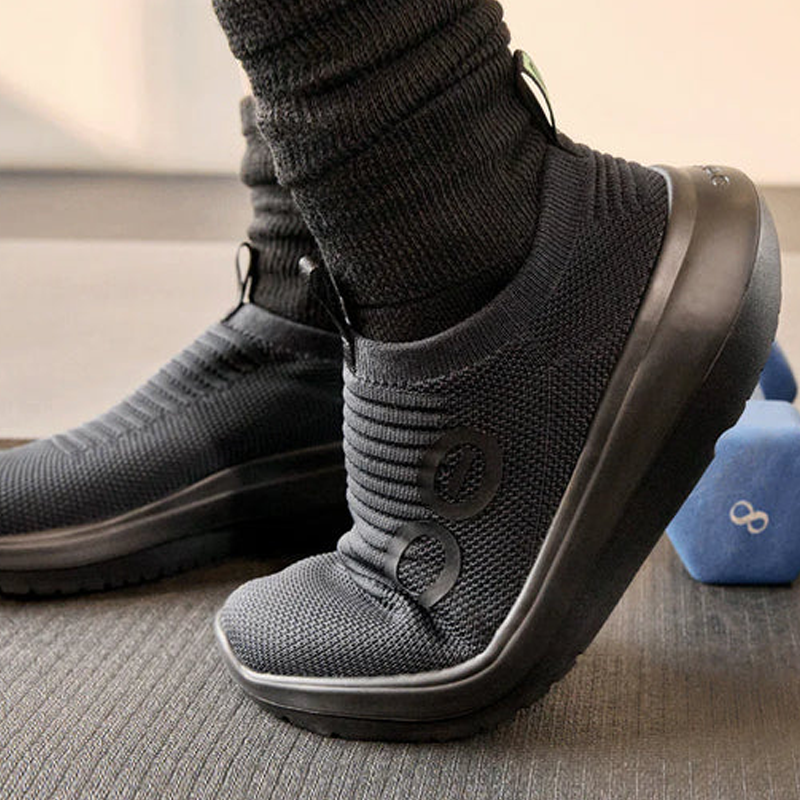 OOFOS Women's OOmy Zen - Black