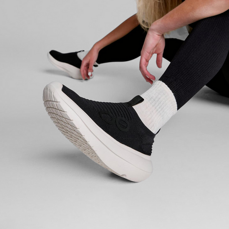 OOFOS Women's OOmy Zen - Chalk Black