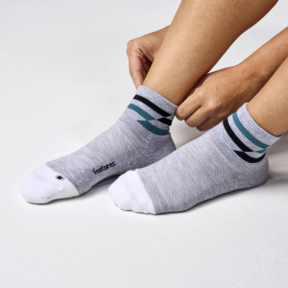 Feetures Elite Max Cushion Quarter Socks