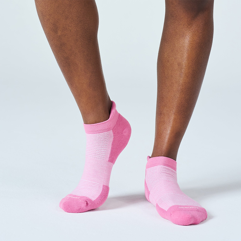 Feetures High Performance Max Cushion Tab Socks