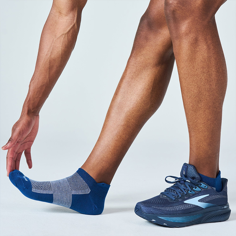 Feetures High Performance Ultra Light Cushion Tab Socks