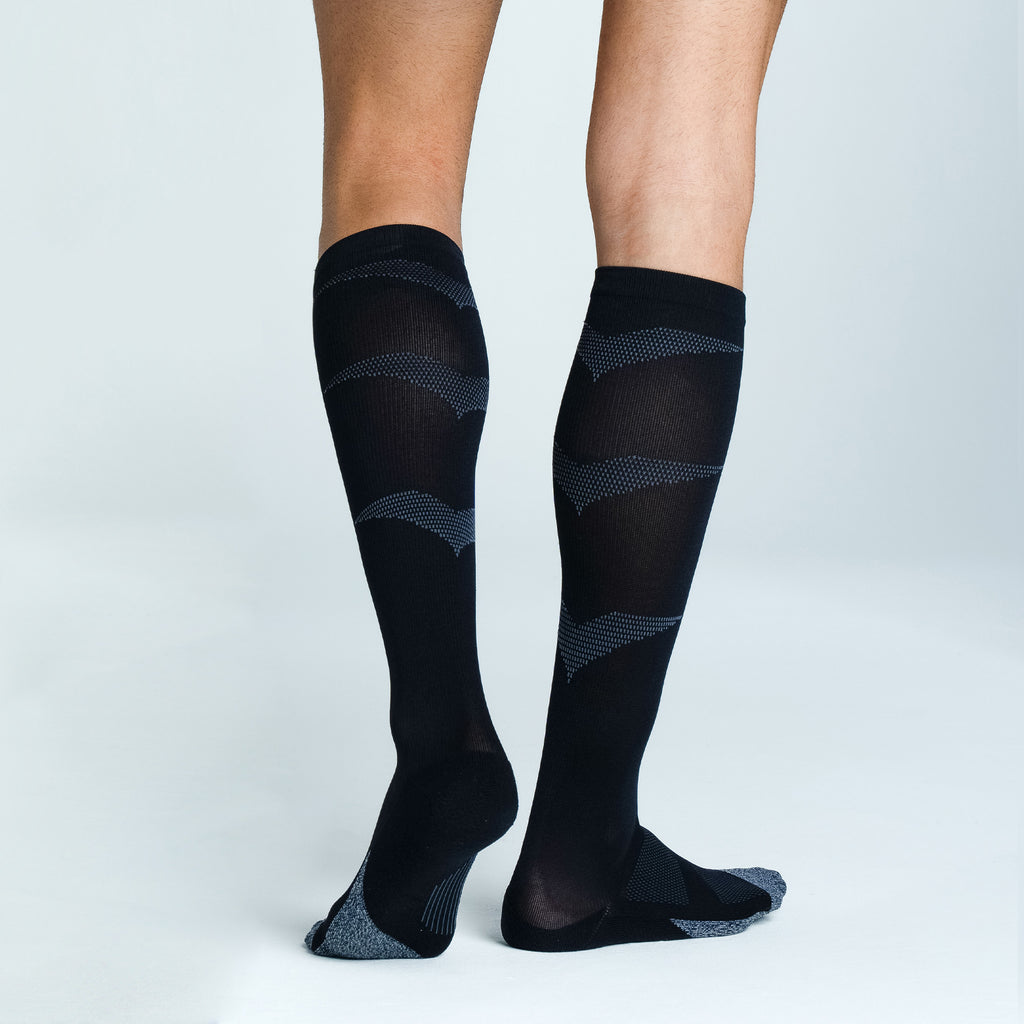 Feetures Graduated Compression Light Cushion Knee High Socks